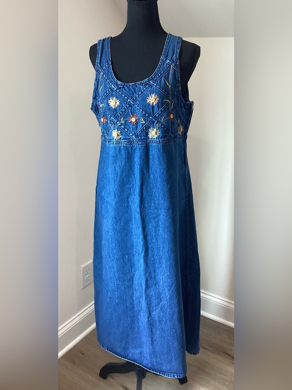 Women’s. Vintage Denim Midi Dress Floral Embroidered Boho Cottagecore Medium